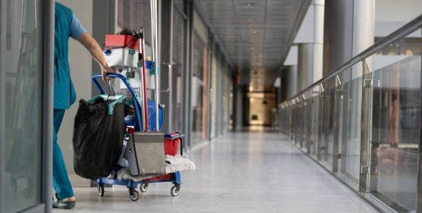 Entretien régulier des parties communes et couloirs